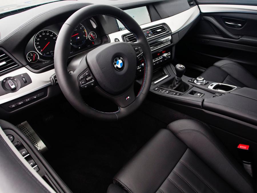  BMW M5 2011 года  (US) (фото 14 из 24)